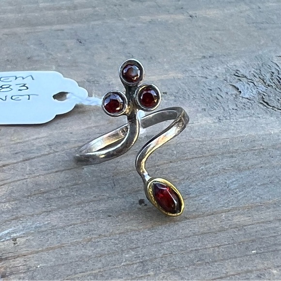 Vintage Silver & Garnet Ring - Picture 4 of 4